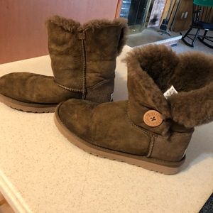 Brown uggs